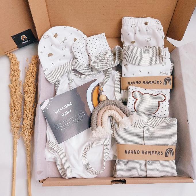 

Hampers pakaian newborn set + macrame rainbow