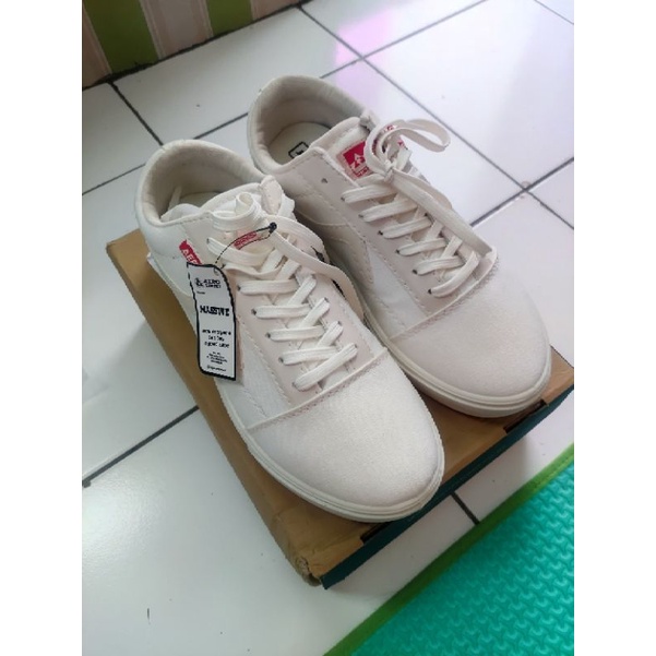 AEROSTREET MASSIVE WHITE