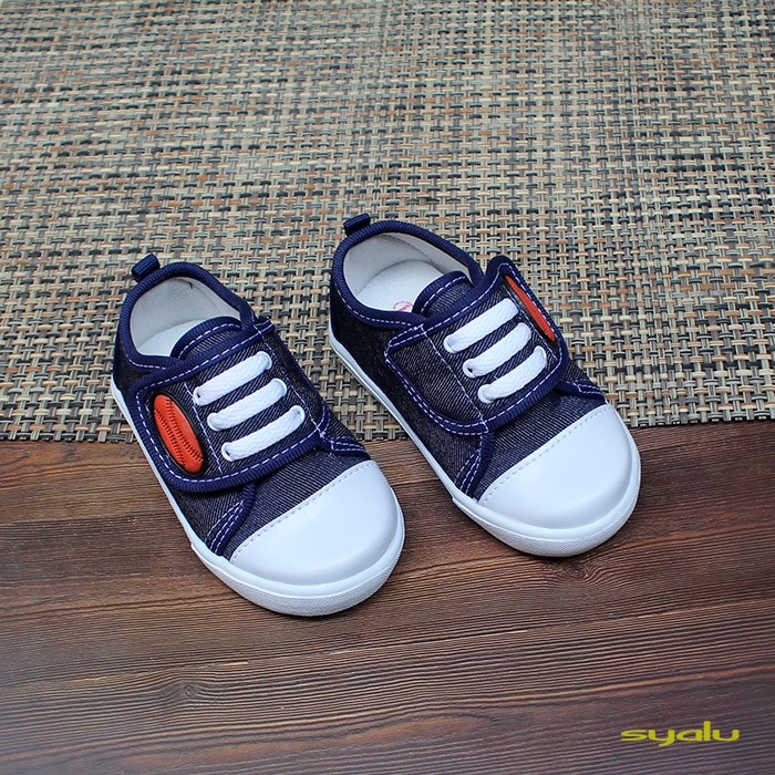 sepatu anak laki laki bahan denim K01