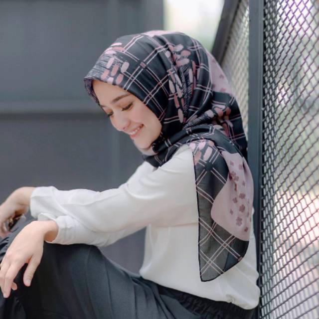 Guru Scarf NEW Black by Vanilla Hijab (Best Seller)