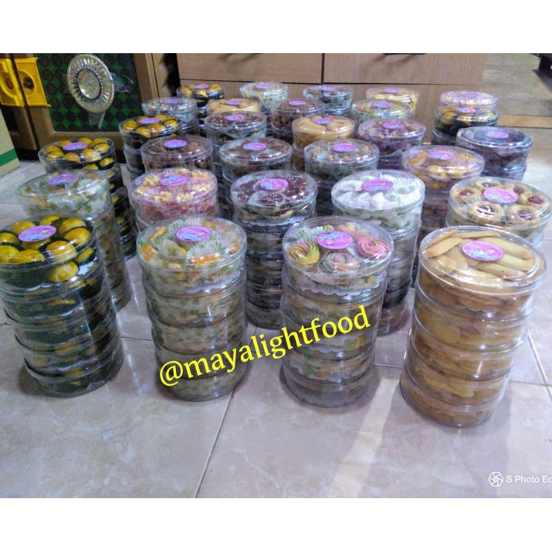 Kue kacang cokelat kue mete almond mede kuker kue kering kacang tanah peanut almond cookies coklat halal kue lebaran hampers parcel kuker