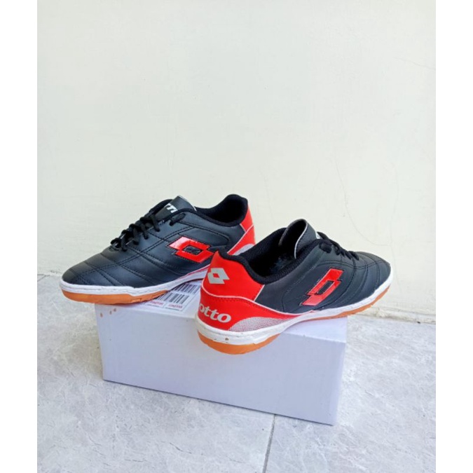 sepatu futsal merk lotto , sepatu lotto , sepatu olahraga merk lotto