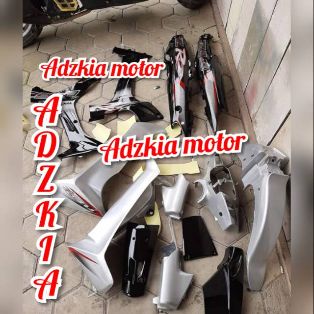 COVER BODY ALUS YAMAHA F1ZR SILVER HITAM