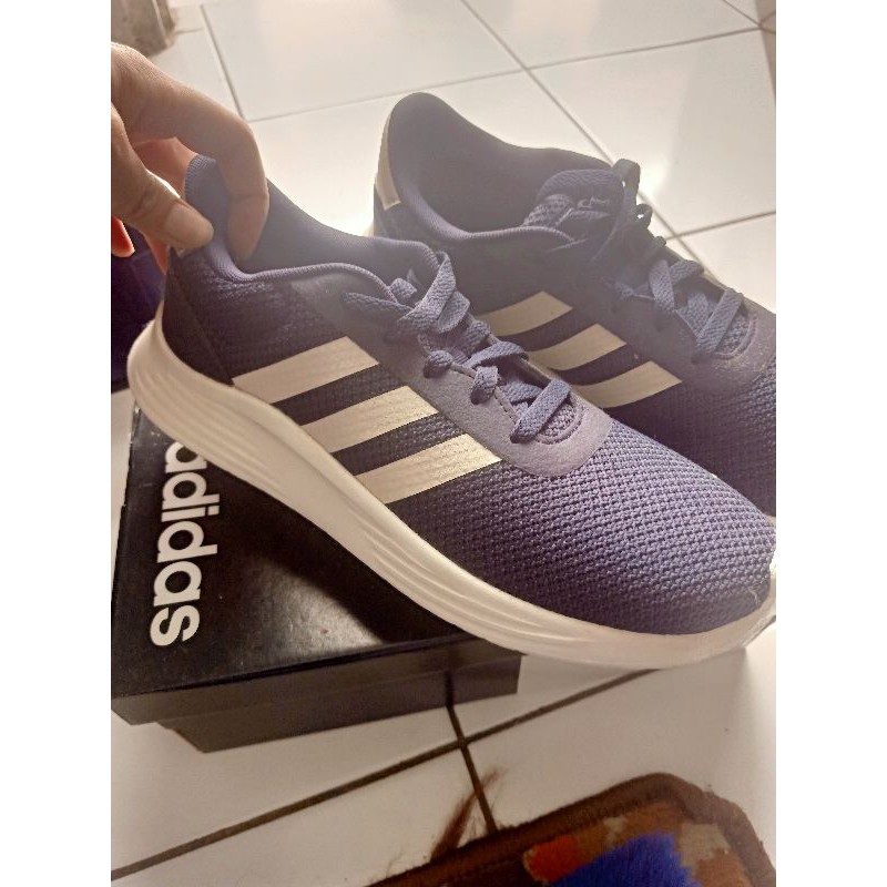 preloved sepatu adidas wanita