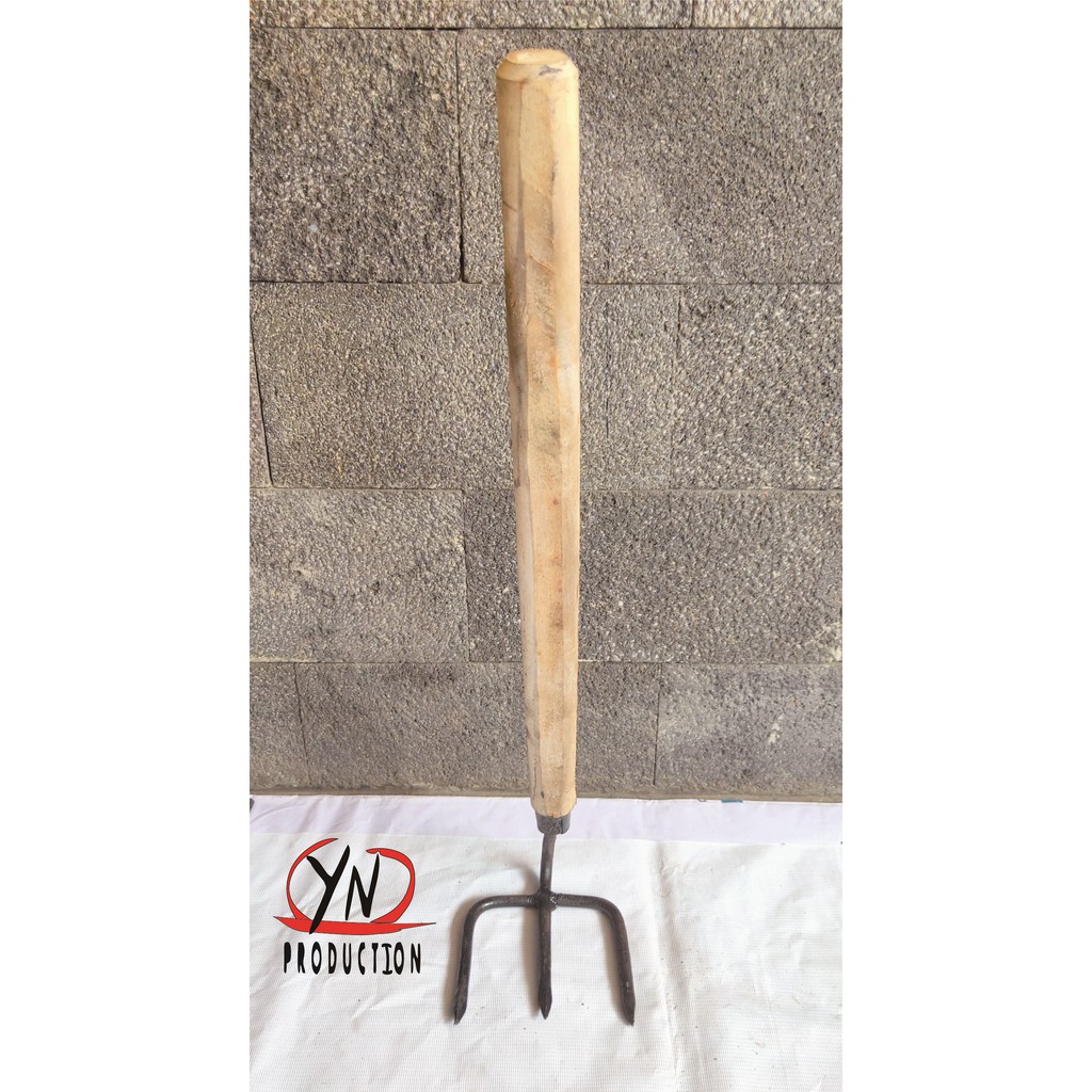 Garpu Tanah Multifungsi Peralatan Berkebun