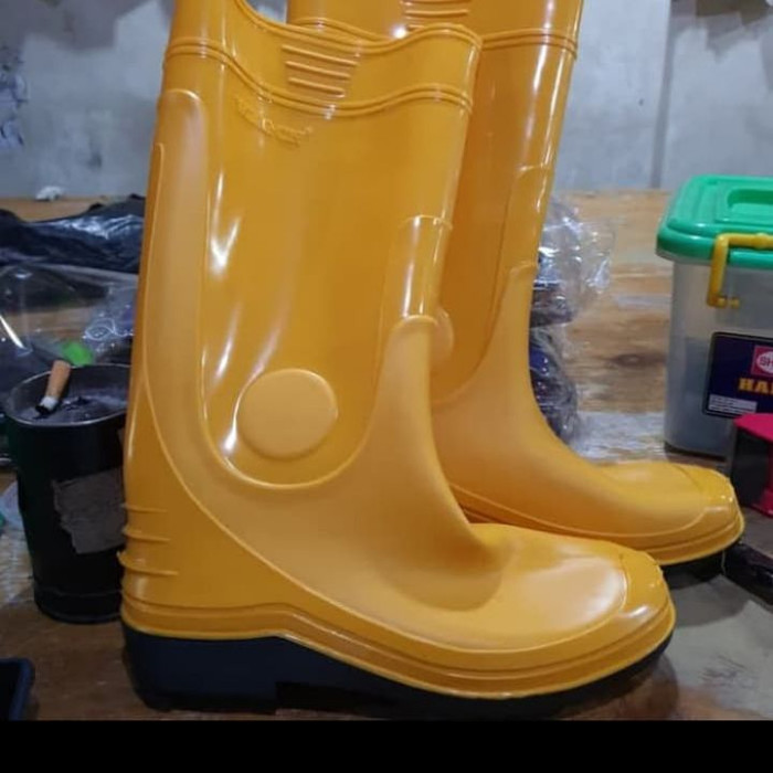 sepatu boot safety merk wing on