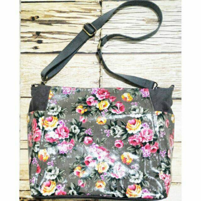 

SLING BAG HANDMADE, BAHAN KANVAS LAMINATING WATERPROOF