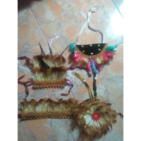 Asesoris adat Dayak,set adat dayak