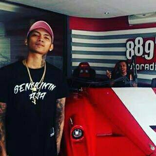 YOGS T-shirt 8artikel Promo "Senyumin AJA"