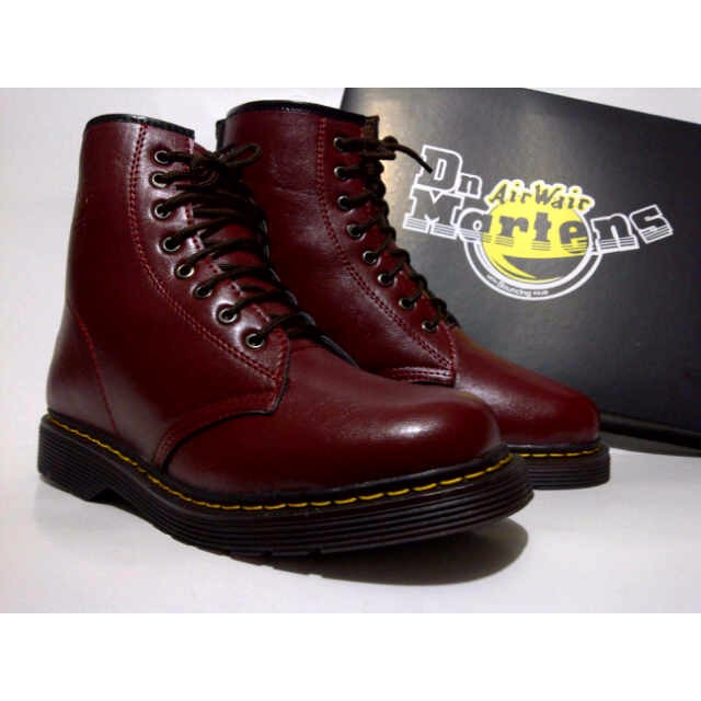 docmart merah maroon