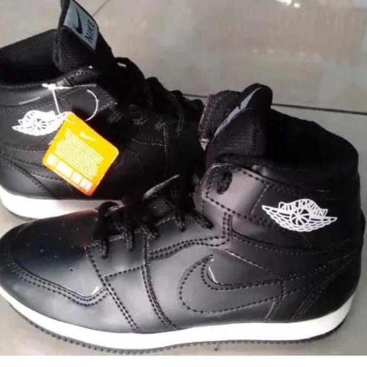 Terbaru.. sepatu jordan anak  sekolah sd ukuran .32.33.34.35.36.37.38.39.40