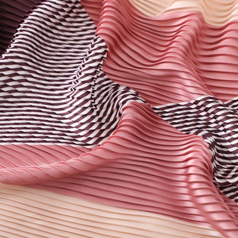 &quot;Merry&quot; 70x70 cm Pleated Pleats Diagonal Scarf, Scarf Leher, Scarf Tas, High Grade Silk Immitation