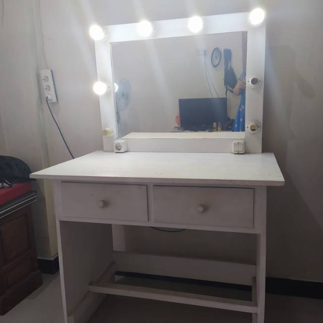 Preloved Meja Rias / Vanity / Vanity Table