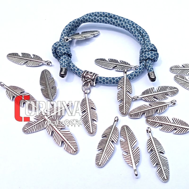 CHARM BANDUL DAUN BULU  AKSESORIS GELANG KALUNG PARACORD FEATHER