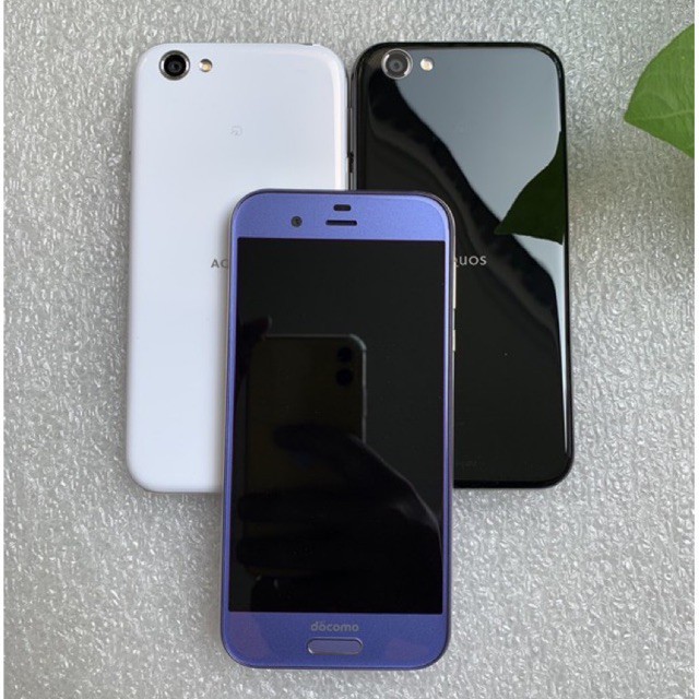 Sharp Aquos SH03J Docomo versi lain SHV39