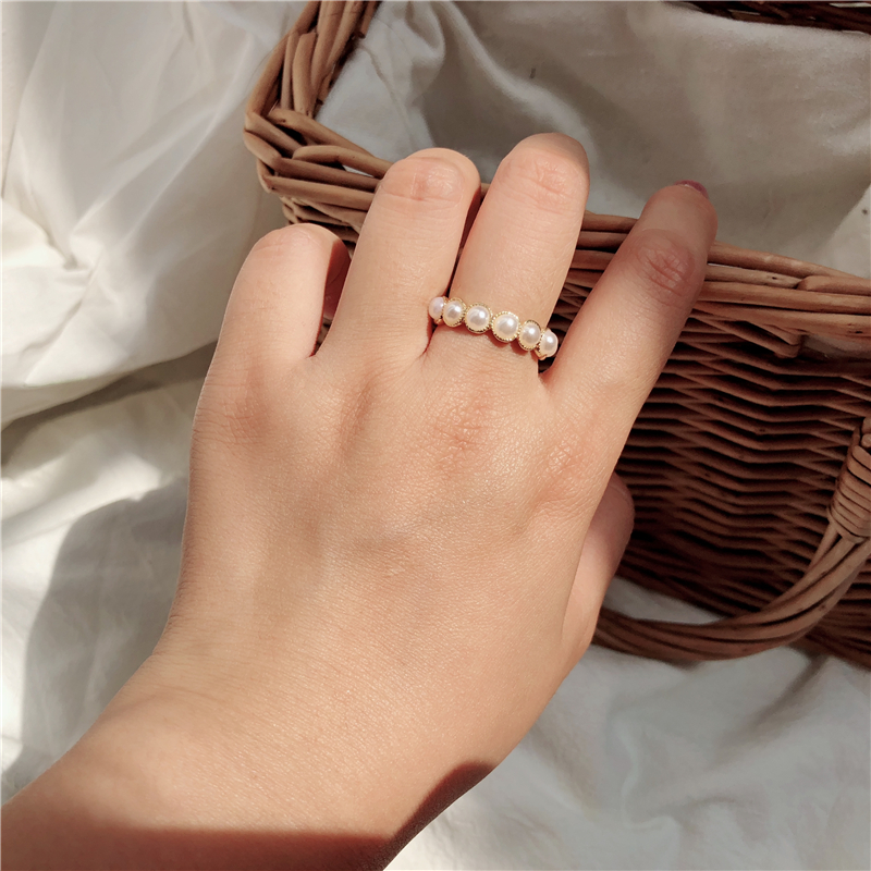 Aksesoris fashion wanita versi Korea dari temperamen sederhana manis dan serbaguna cincin mutiara berkualitas tinggi hadiah pasangan pacar ring