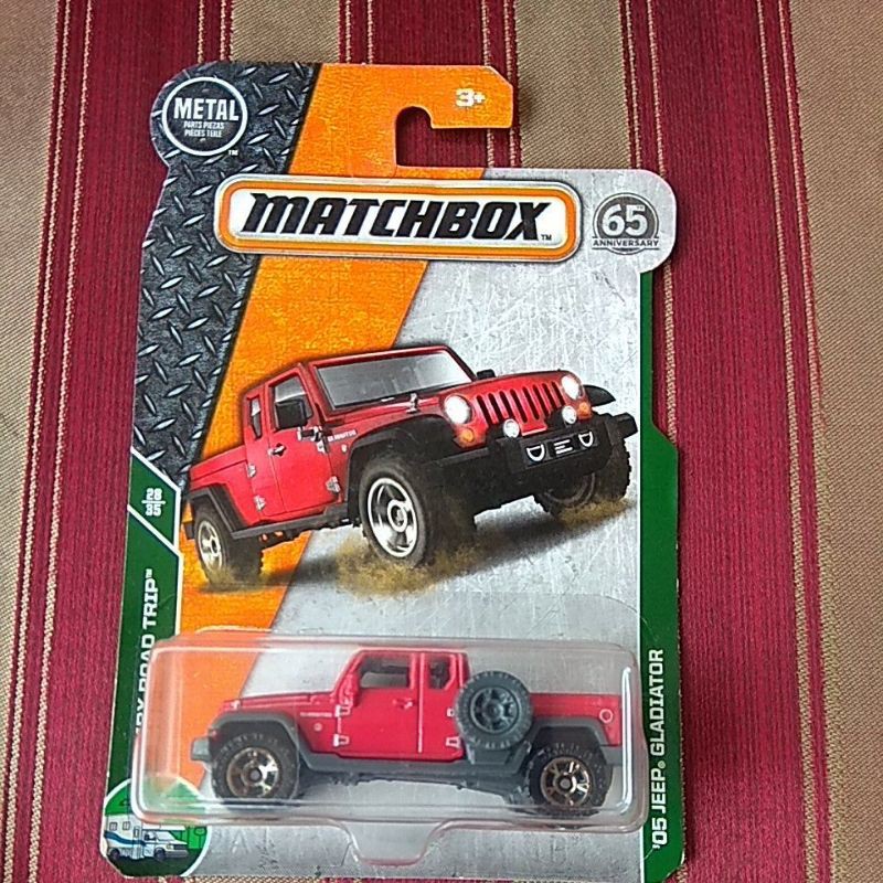 Matchbox Jeep Gladiator merah