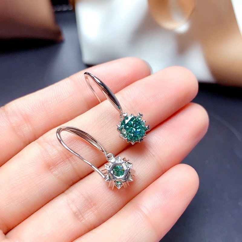 New Fashion Luxury Green Moissanite Sterling Silver Needle Stud Earrings