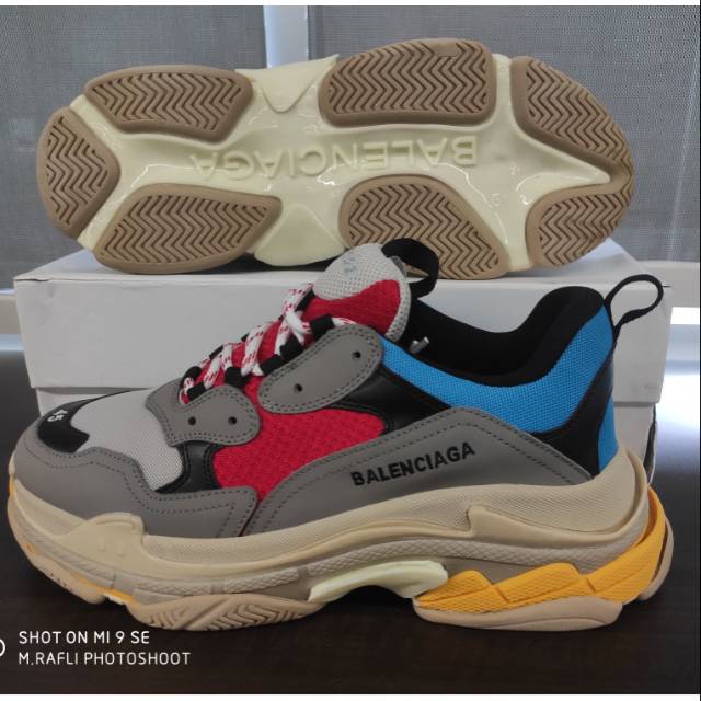 balenciaga triple s harga