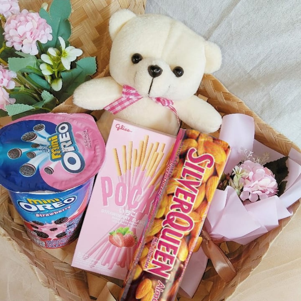 

Kado / Hadiah / Giftbox Hampers Besek - Snack Package