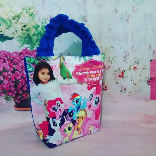 

Tas pegangan serut/tas ultah/tas snack/tas souvenir