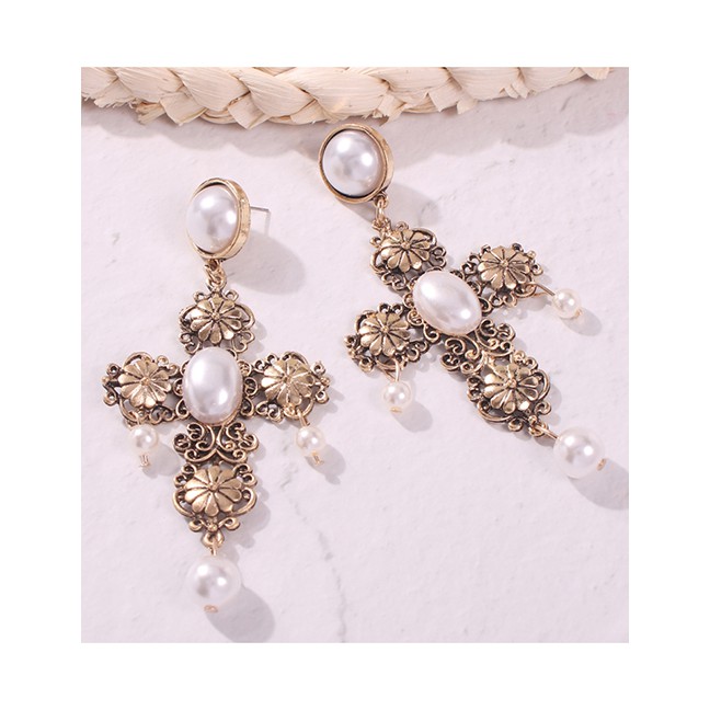 LRC Anting Tusuk Fashion Gold Alloy Openwork Carved Pearl Stud Earrings F77921