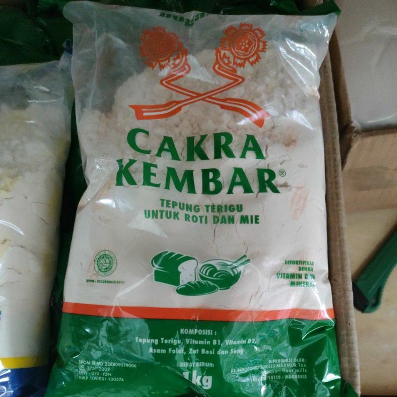 

Tepung terigu Cakra kembar 1kg