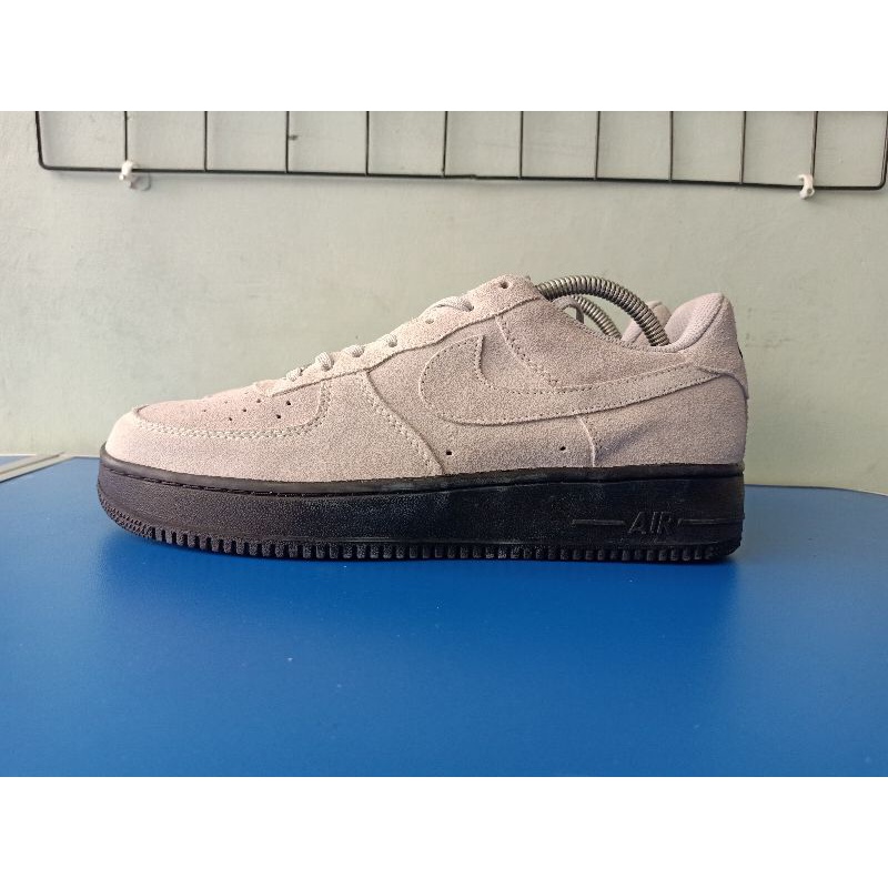 Sepatu New original 100% Nike Air Force 1 Grey Suede