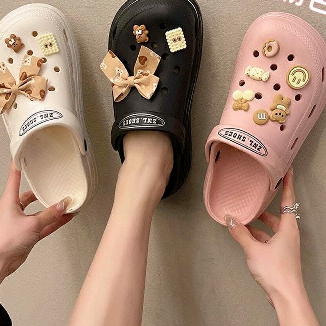 Sandal Crocs Wedges Wanita / Sandal Slip On Wanita Model Bear / Sandal Wanita Classic Platform Jibbitz /