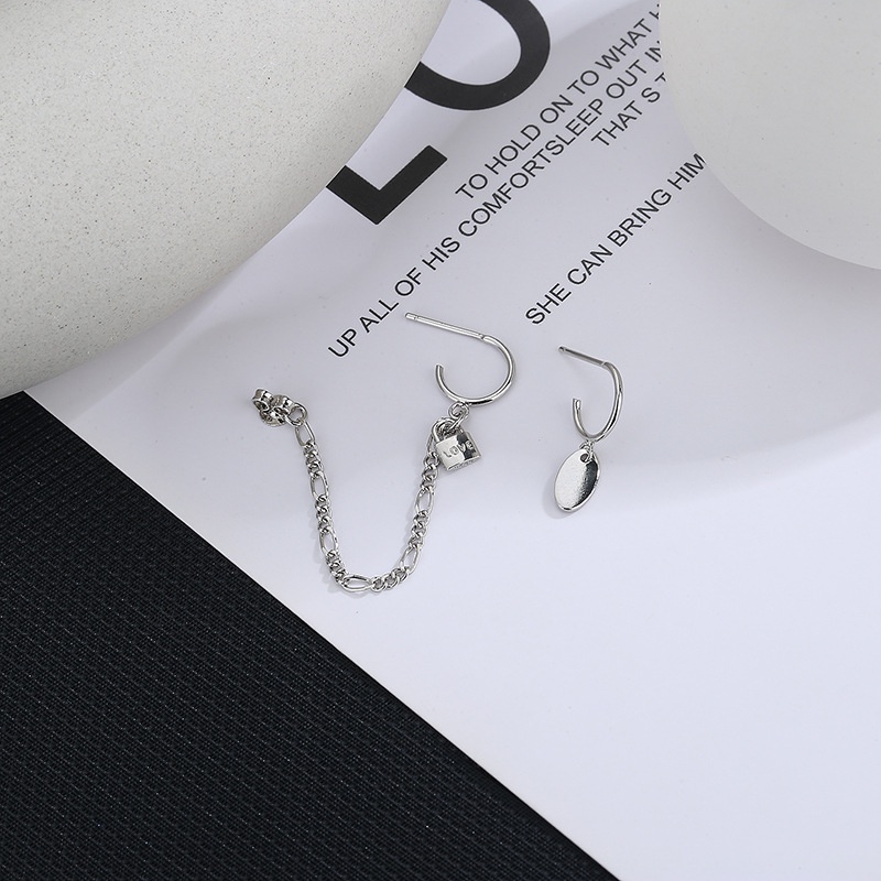 Anting Stud Rantai Asimetris Bentuk Kunci Bulat Geometris Warna Silver Untuk Wanita