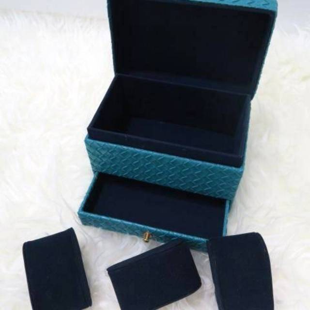 

Gift box Kotak jam dan tempat perhiasan mewah dan kokoh .kotak kado.kotak souvenir