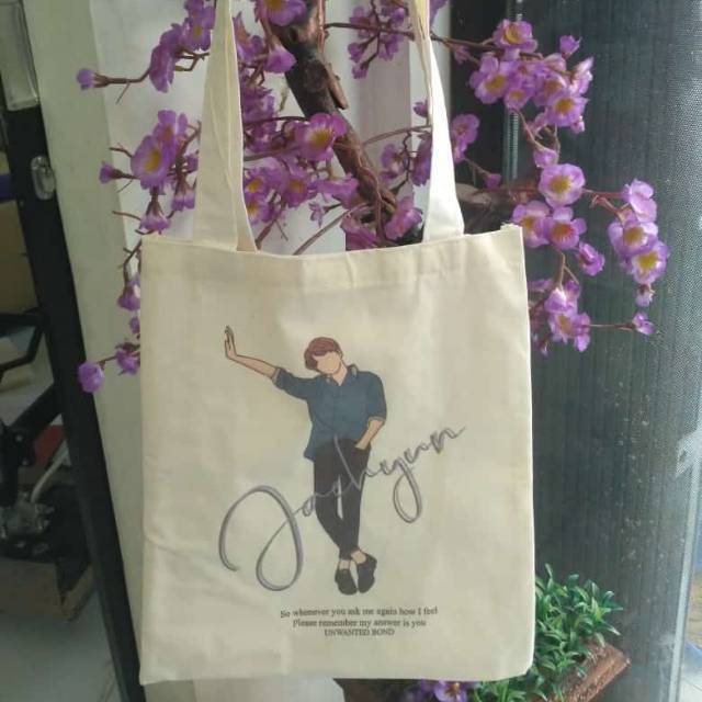 

TOTE BAG BLACU BTS EXO DNA BLACKPINK IDOL KPOP DAEBAK SOUVENIR WEDDING NIKAH ANIVERSARY MAUPUN ULTAH