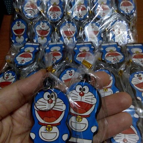 SOUVENIR NIKAHAN GANTUNGAN KUNCI / KEY CHAIN DORAEMON CUTE SUDAH DI PACK PLASTIK PER PCS