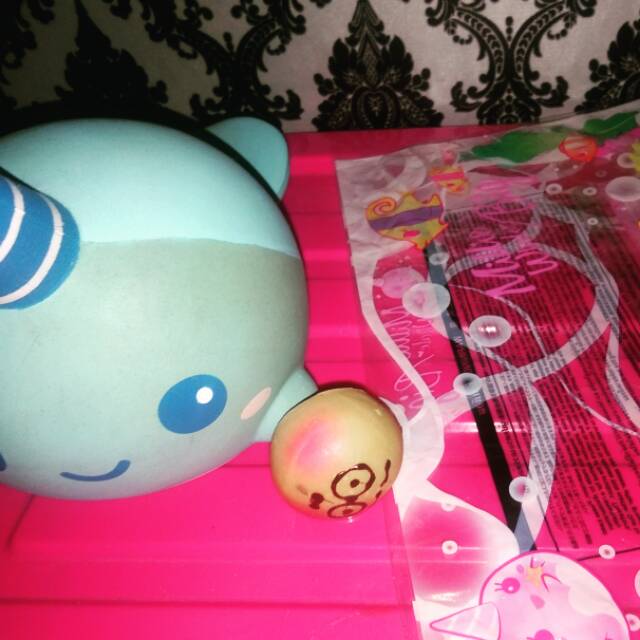 Squishy Ibloom Jumbo Billie The Whale + Squishy Blush Bun