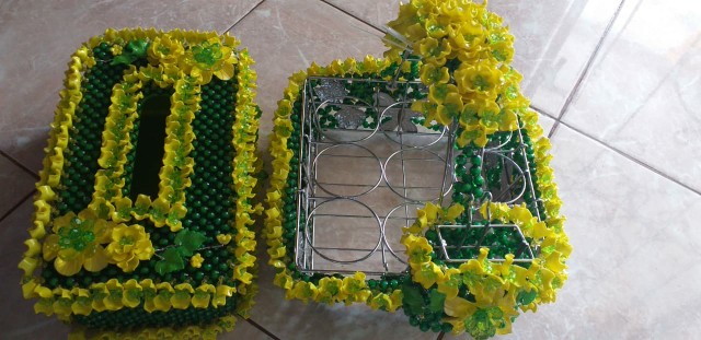 Keranjang Aqua Isi 9 Bunga Manik Akrilik