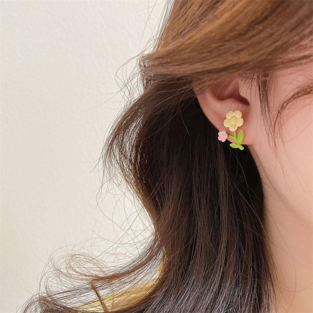 Mxbeauty Anting Pejantan Bunga Bersinar Manis Pesta Desain Fashion Temperamen Lady Wanita Perhiasan