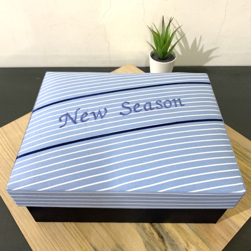 

Box Kado New Seasons All Wrapped Biru Kotak Gift Hadiah Murah Preloved