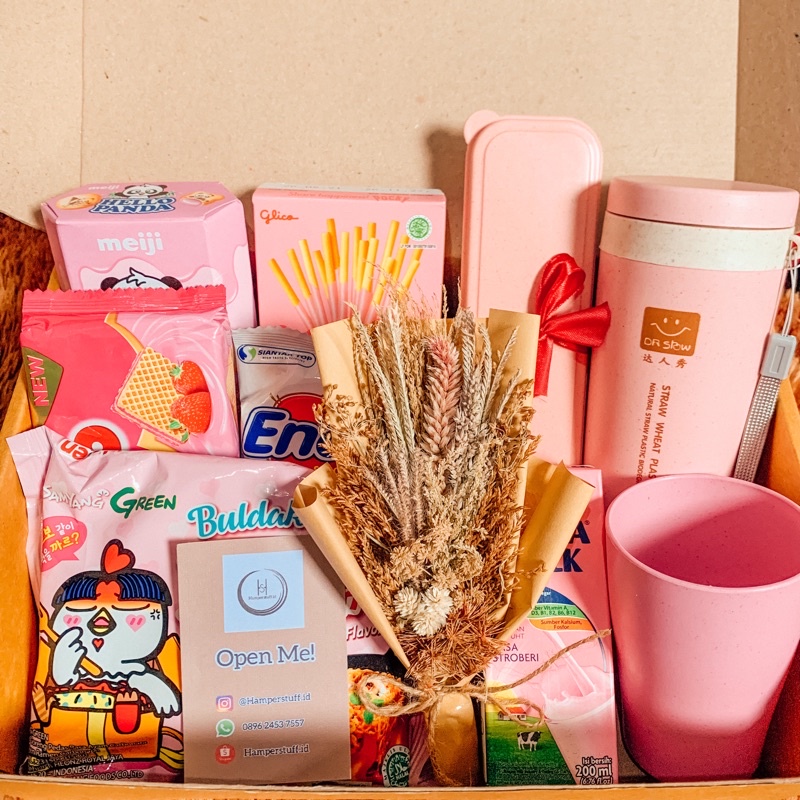 

HAMPERS CEWEK ULTAH, WISUDA, ANNIVERSARY, DLL.