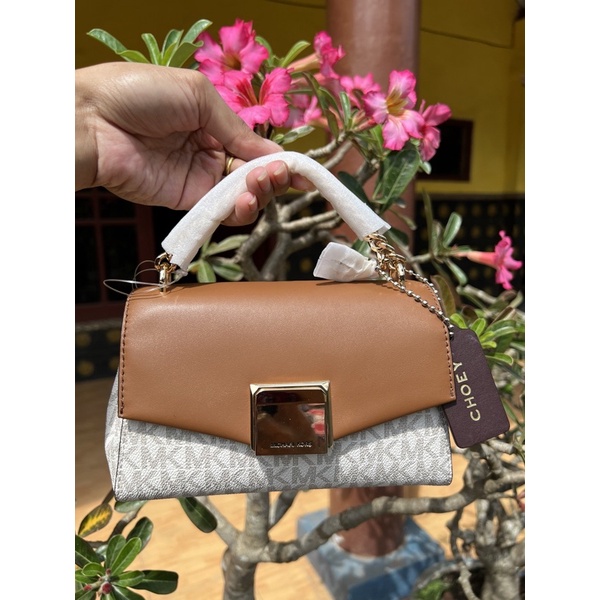 MK Lita Small Crossbody Sign Vanilla
