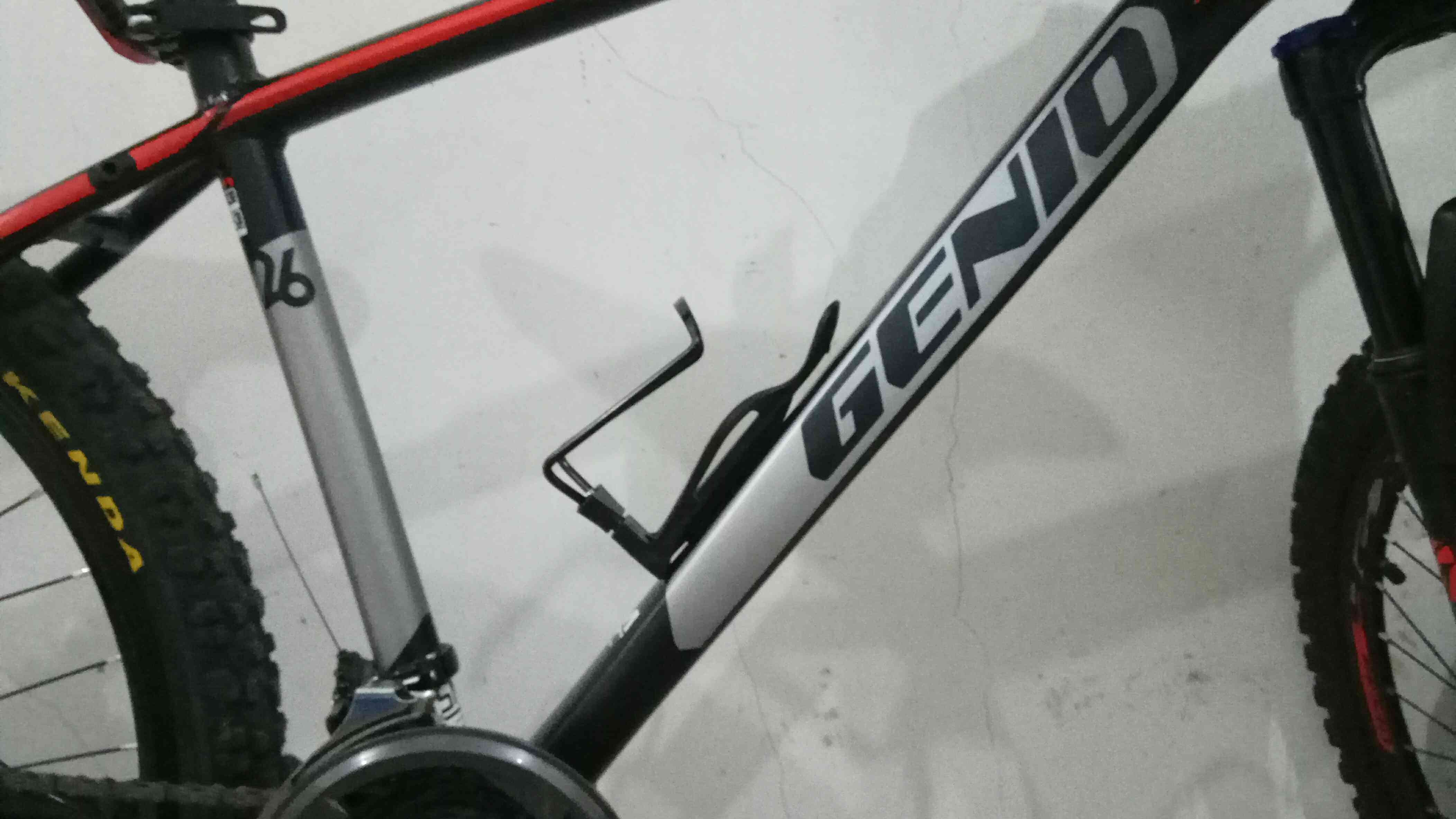 Holder Botol Minum Bahan Aluminium Untuk Sepeda Gunung