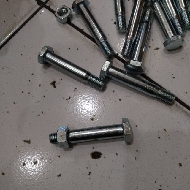 Baut shock depan bawah vespa