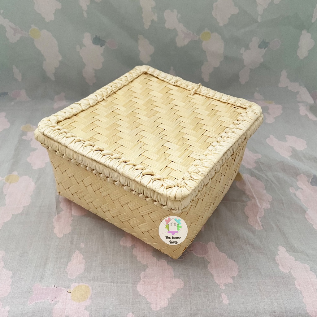

KOTAK ANYAMAN BAMBU 15CM DENGAN TUTUP / KOTAK HAMPERS / KOTAK SESERAHAN