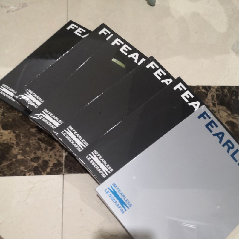[READY STOCK] ALBUM LE SSERAFIM FEARLESS (BLACK PETROL & BLUE CHYPRE) SEALED