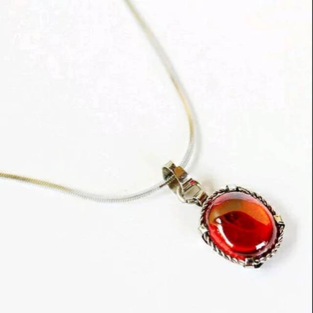 Kalung Wanita Liontin Batu Merah