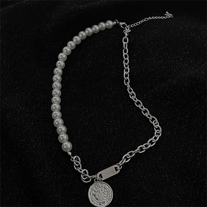 Kalung Rantai Klavikula Bahan Titanium Steel Aksen Mutiara Gaya Hip Hop Untuk Wanita