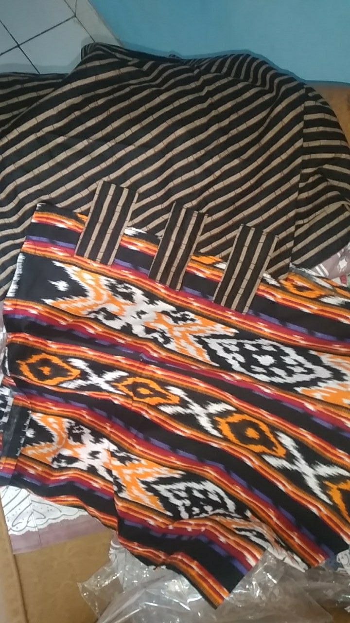 Blus Cropping Lurik Kombinasi Motif Tenun Baju Batik Kantoran Wanita Casual Formal Katun Warna