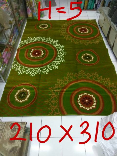 Karpet permadani motif abstrak