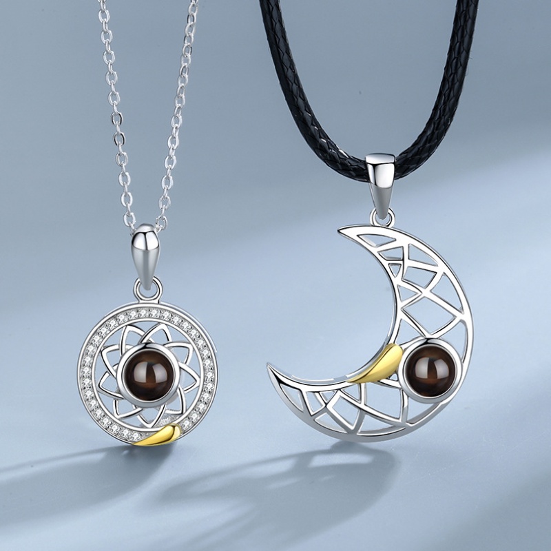 [ 2Pcs/Set Creative Metal Sun And Moon Pendant Necklace  Sliver Lover Necklace ] [  Lover Couple Gifts Jewelry Accessories ]