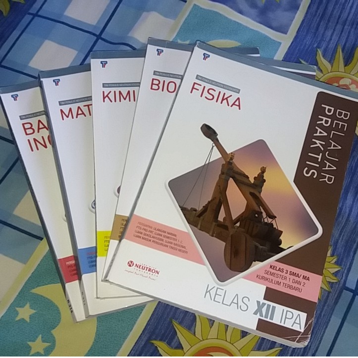 Buku Neutron Kelas 12 IPA