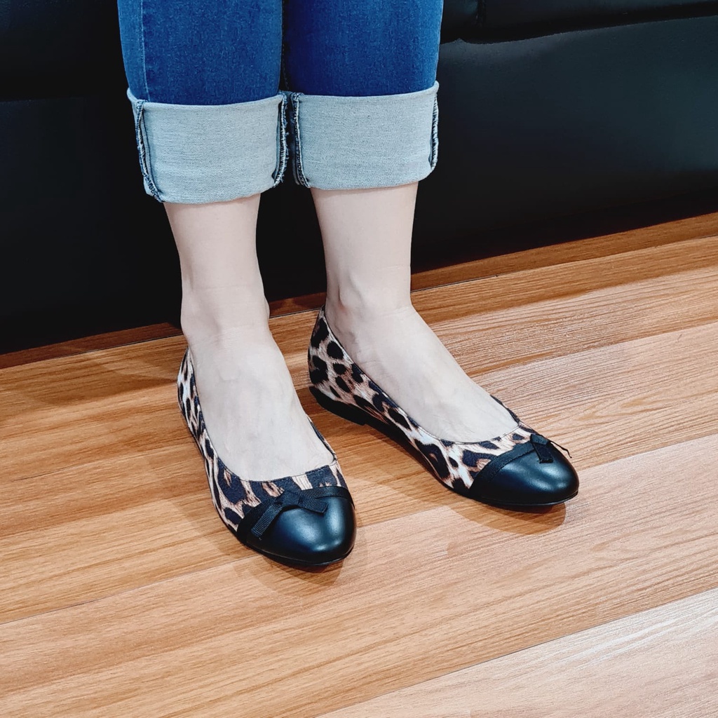{ SALE RUGI } Sepatu Wanita C*K 259 - SNR Flat 1,5cm